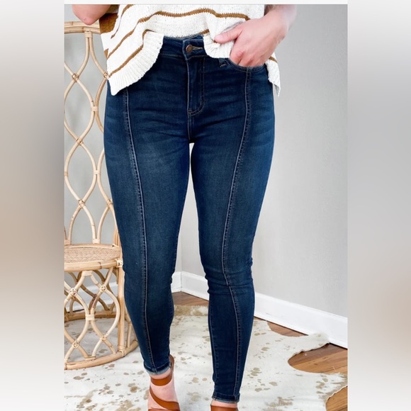 Judy Blue Mid-Rise Black Straight Leg Western Seam Detail Jeans